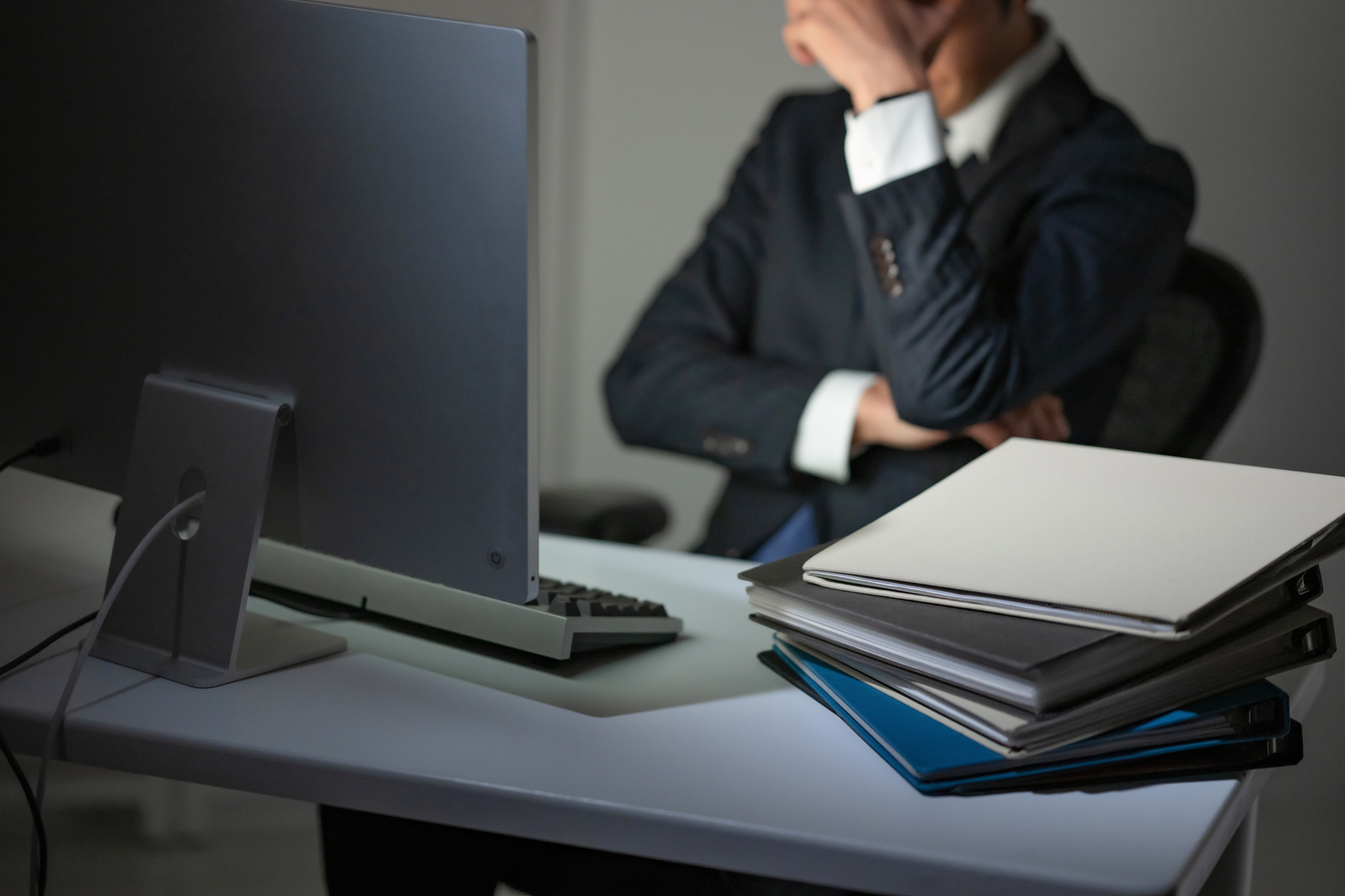 隠れ残業とは？サービス残業との違いは？