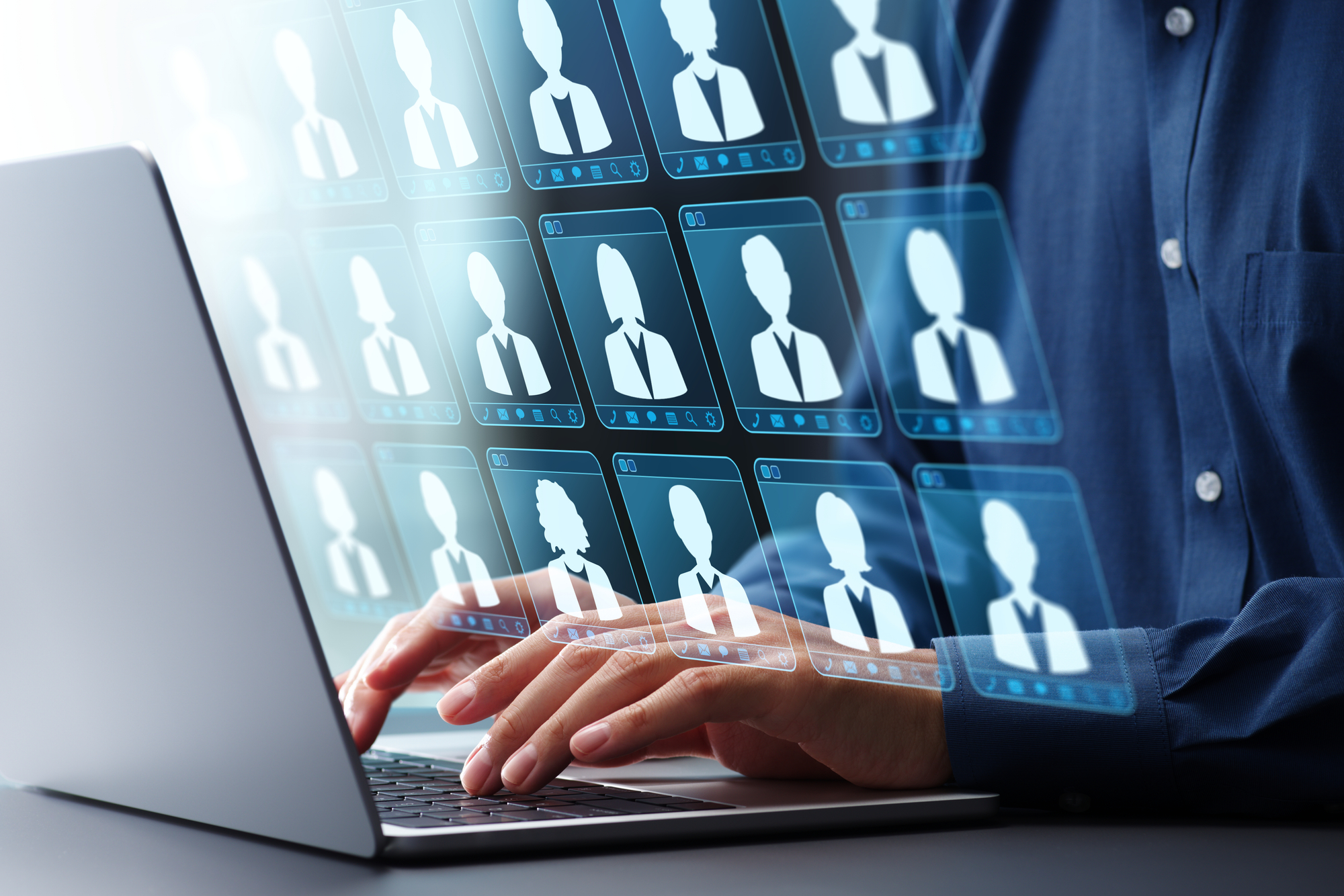 労務管理とは？目的・仕事内容・課題やリスクに対する対策方法を解説